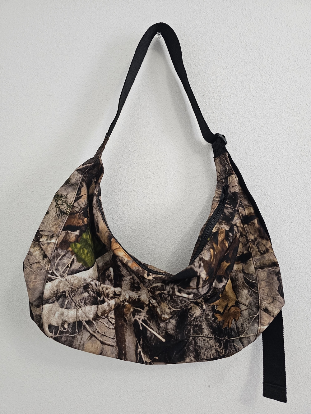 Baggu Photo Forest Large Crescent Bag - Picture 2 of 7
